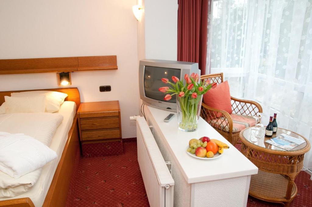 Hotel Zum Goldenen Hirsch Bad Bevensen Room photo